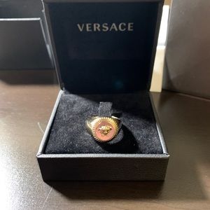 Brand New Versace Medusa Ring Size 27 (US 11 3/4)